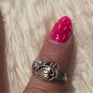Vintage black hills gold ring